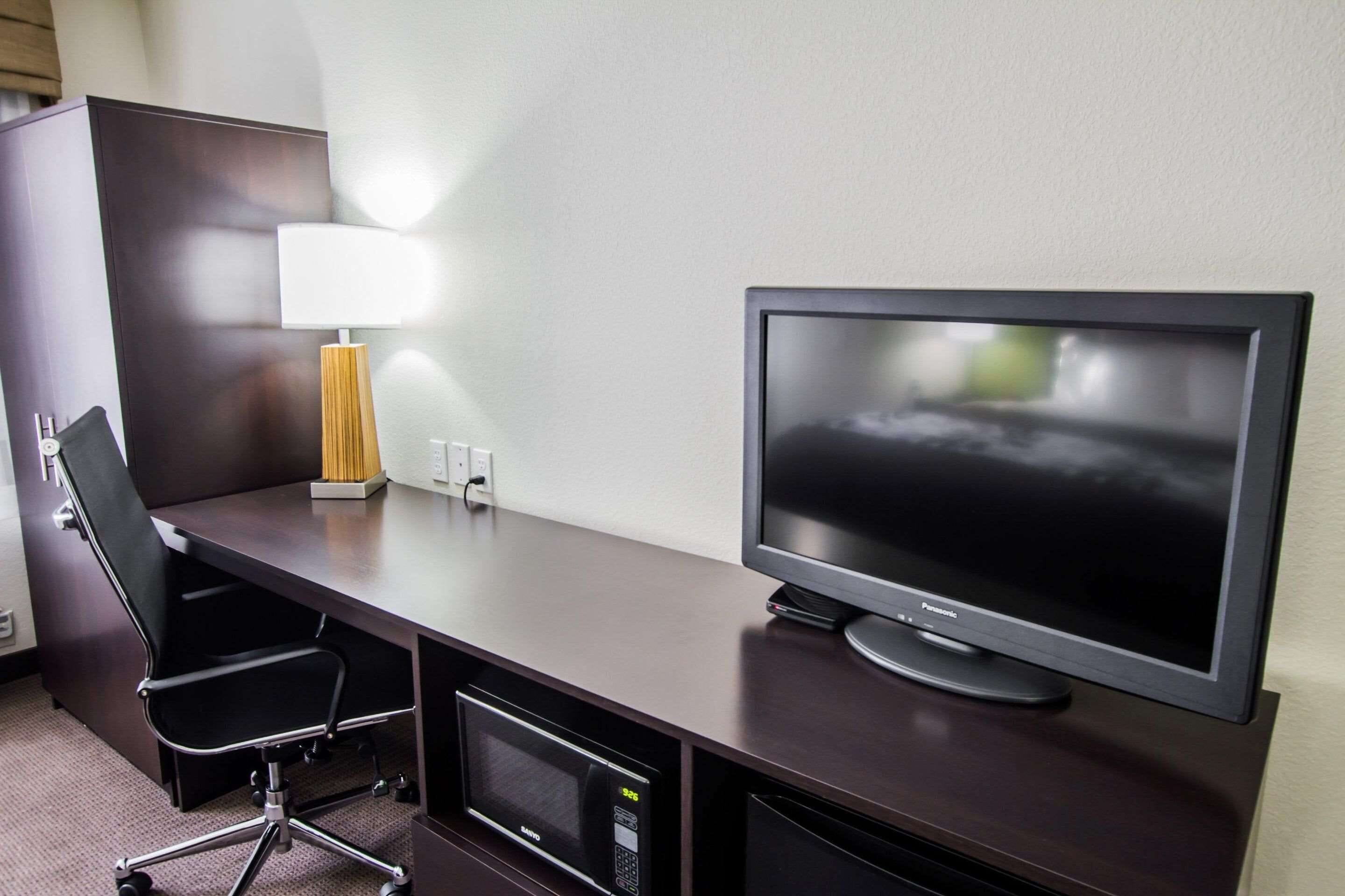 standard room, 1 king bed, non smoking | desk, iron/ironing board, rollaway beds, free wifi