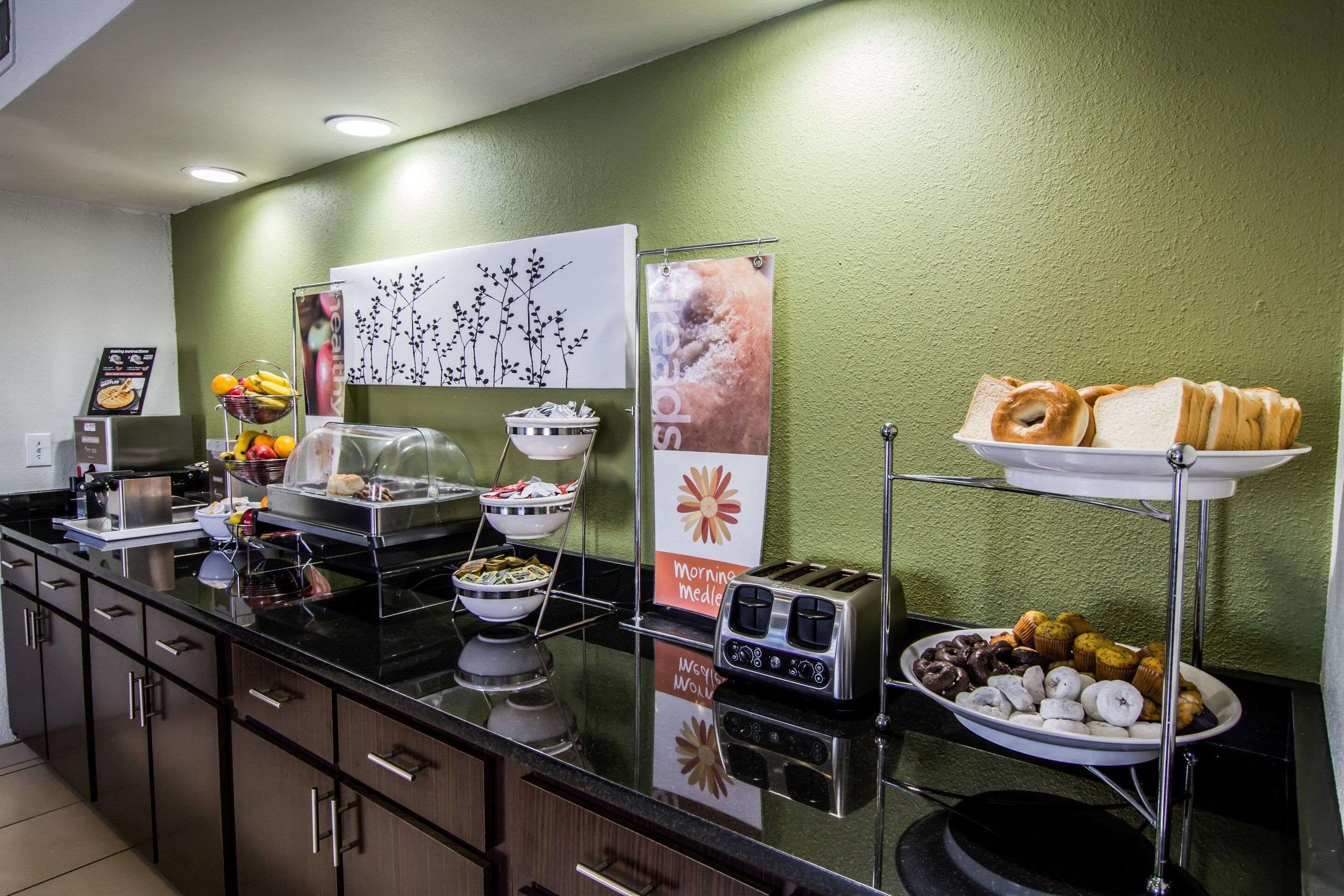 free daily cooked-to-order breakfast