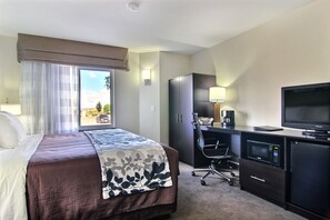 Desk, iron/ironing board, rollaway beds, free WiFi