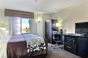 Desk, iron/ironing board, rollaway beds, free WiFi