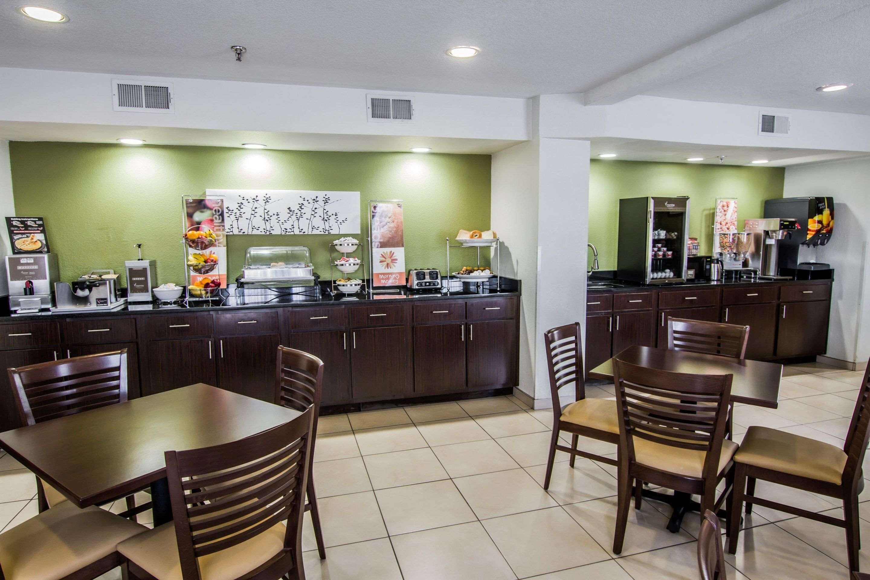 free daily cooked-to-order breakfast