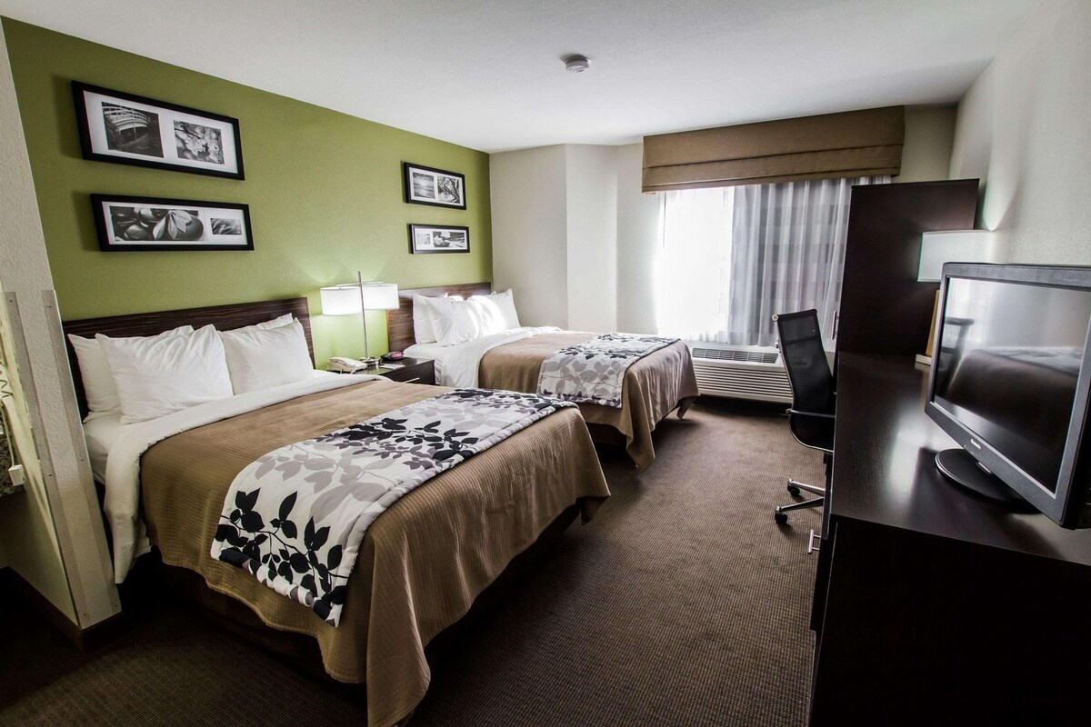 Desk, iron/ironing board, rollaway beds (surcharge), WiFi (free)