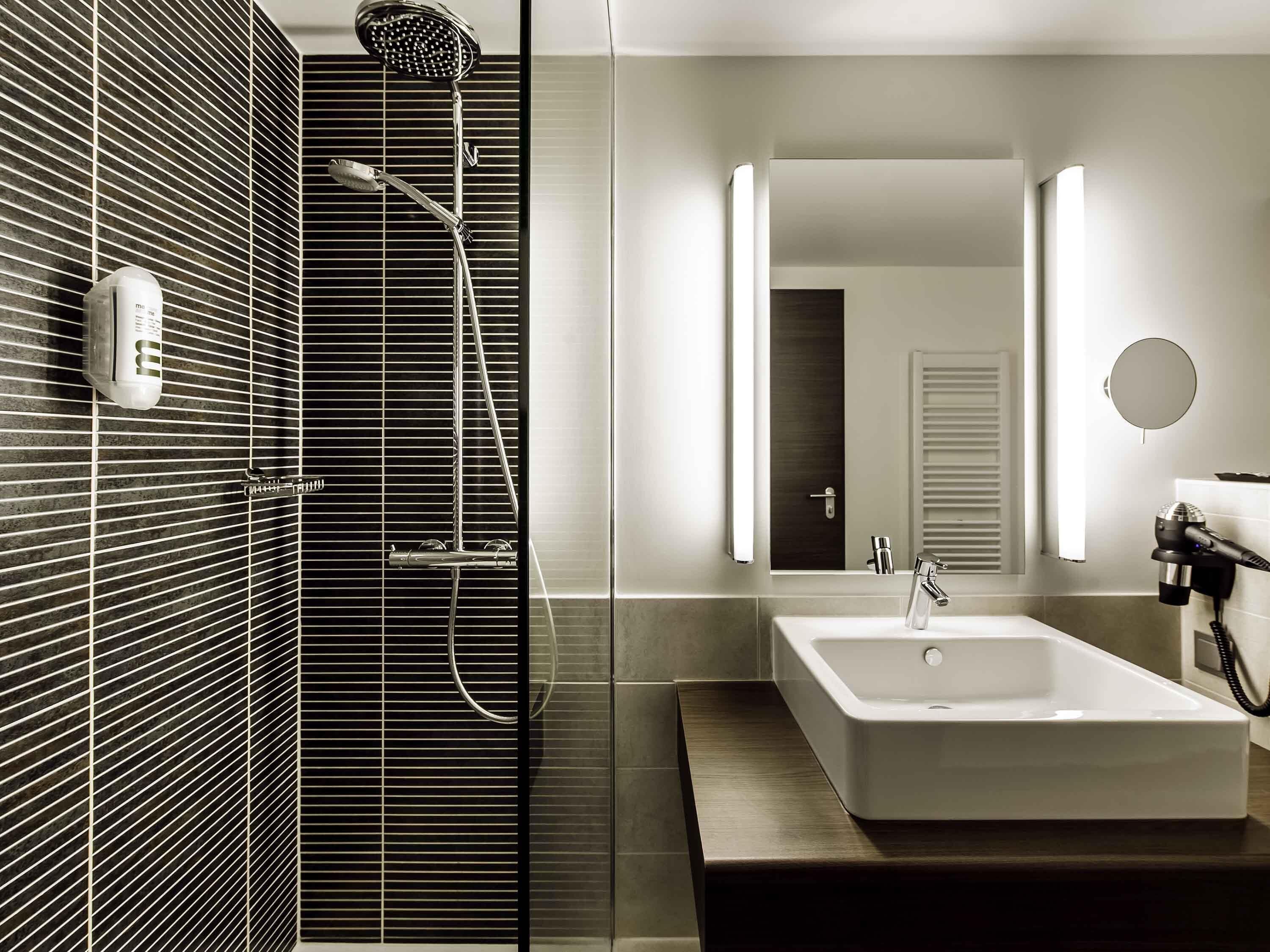 Literie hypoallergénique, coffre-fort pour ordinateur portable, bureau