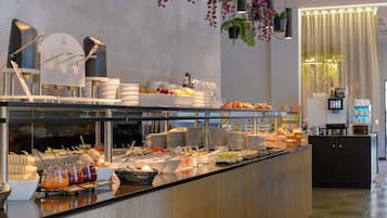 Tägliches Frühstücksbuffet gegen Gebühr