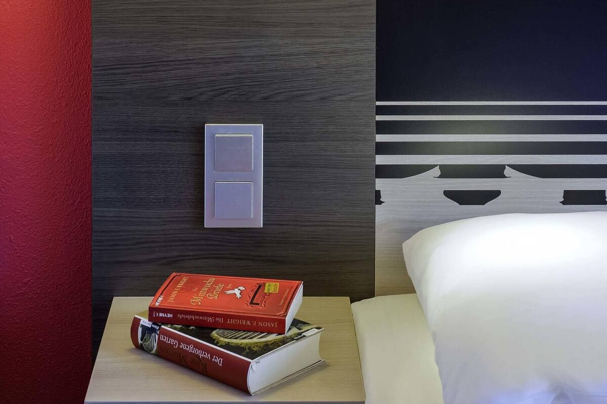 Standard-Einzelzimmer | Allergikerbettwaren, Zimmersafe, Schreibtisch