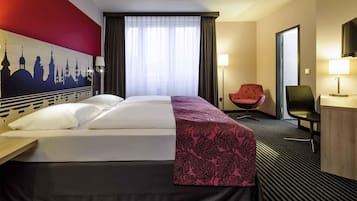 Standard Room, 1 Double Bed | Hypo-allergenic bedding, in-room safe, desk, laptop workspace