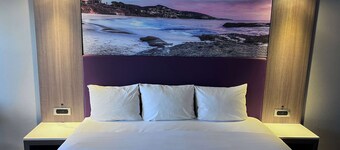 La Quinta Inn by Wyndham Costa Mesa / Newport Beach