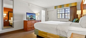 La Quinta Inn by Wyndham Costa Mesa / Newport Beach