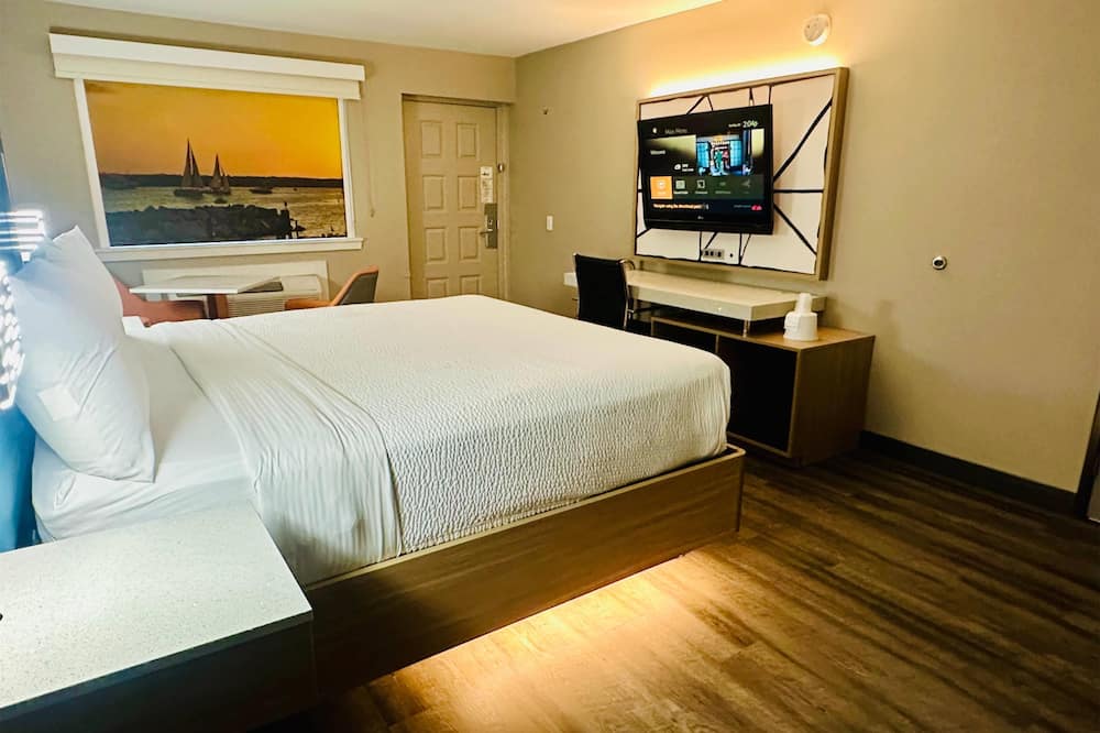 La Quinta Inn by Wyndham Costa Mesa / Newport Beach