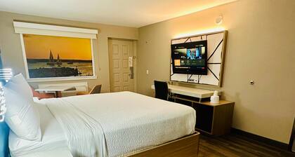 La Quinta Inn by Wyndham Costa Mesa / Newport Beach