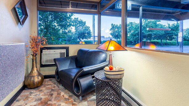Lobby - Travelodge by Wyndham Seattle University (Seattle)