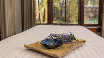 Couples treatment room(s), sauna, steam room, body treatments