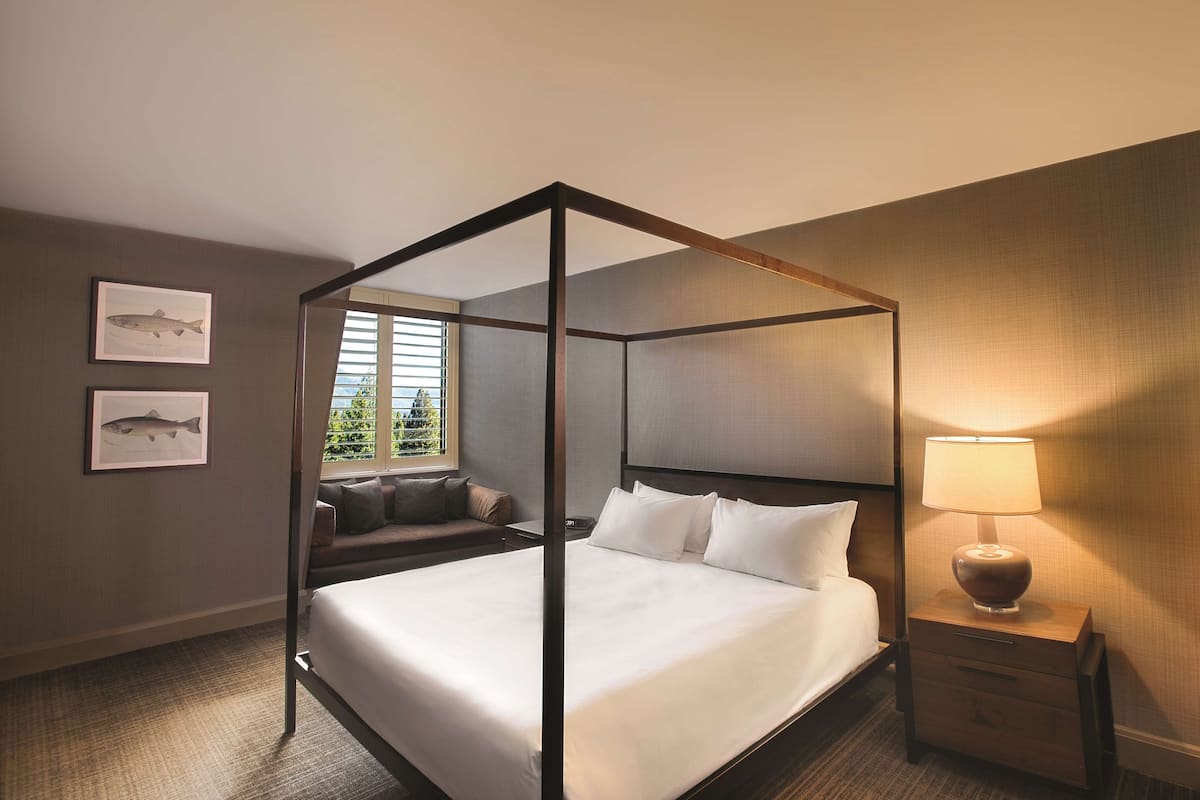 PRESIDENTIAL STE | Down comforters, pillowtop beds, in-room safe, desk