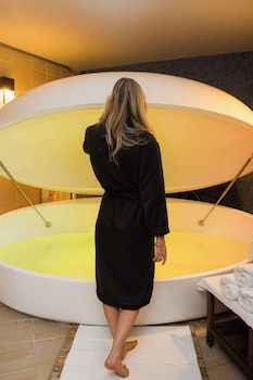 Couples treatment rooms, sauna, steam room, body treatments, body scrubs at Hyatt Regency Lake Tahoe Resort, Spa and Casino
