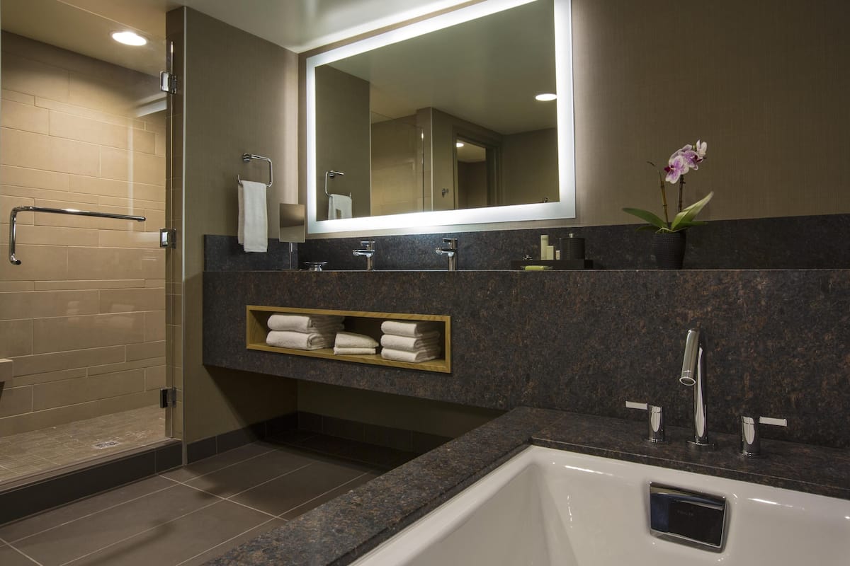 Combined shower/tub, free toiletries, hair dryer, bathrobes