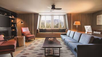 PRESIDENTIAL STE | Down comforters, pillowtop beds, in-room safe, desk