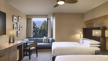 Quarto, 2 camas de casal | Edredons de pluma, camas com colchões pillow-top, cofres nos quartos