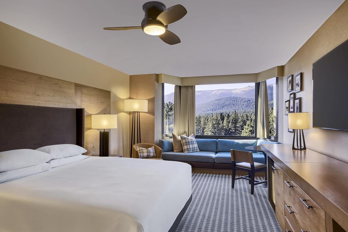 1 King Deluxe | Down comforters, pillowtop beds, in-room safe, desk