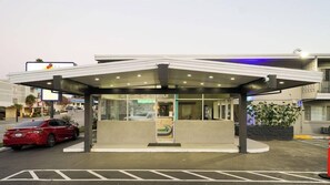 المنشأة من الخارج