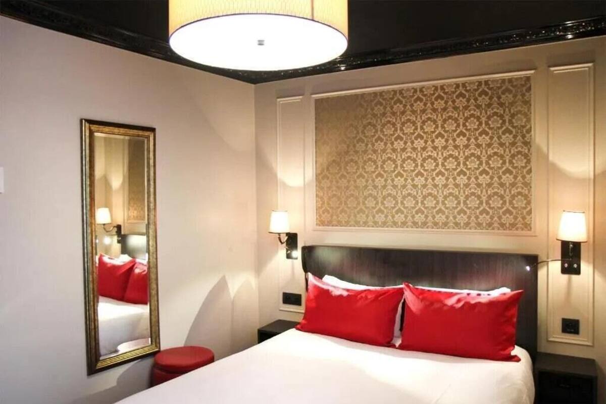 Premium bedding, in-room safe, desk, soundproofing