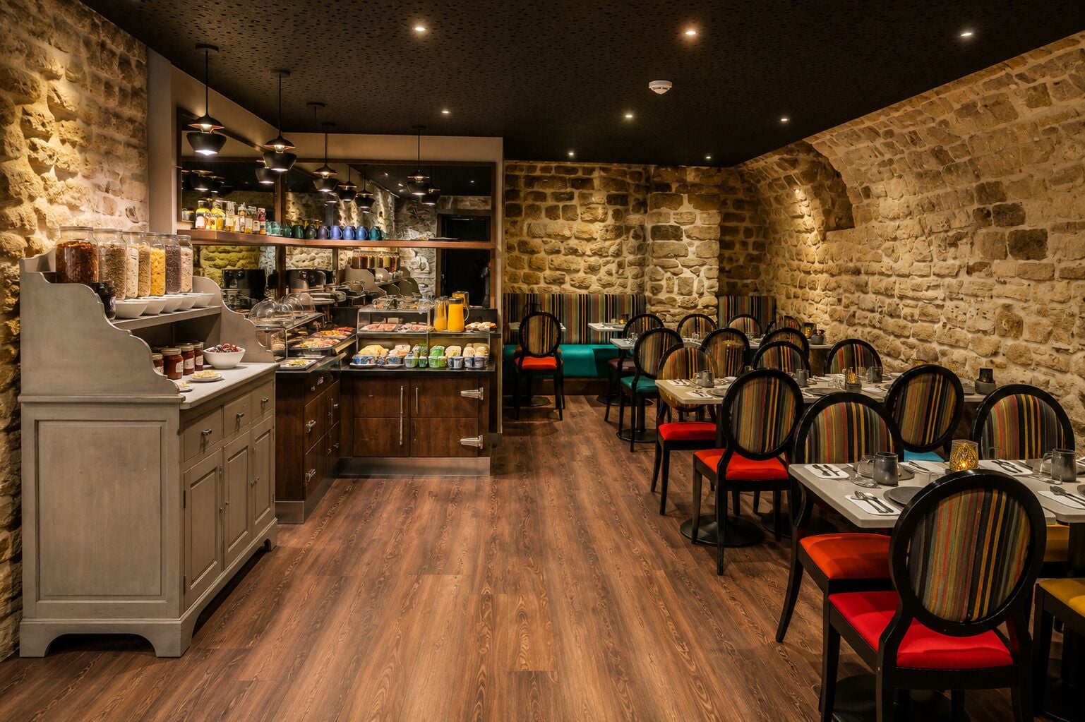 Petit déjeuner continental servi tous les jours en supplément