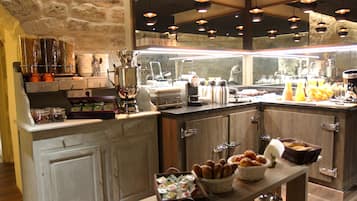 每日供应欧陆式早餐(每人 EUR 15)