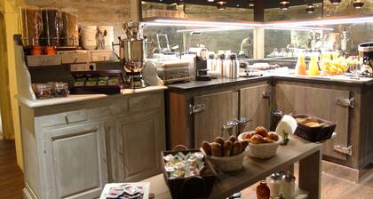 Hotel Le Montmartre Saint Pierre