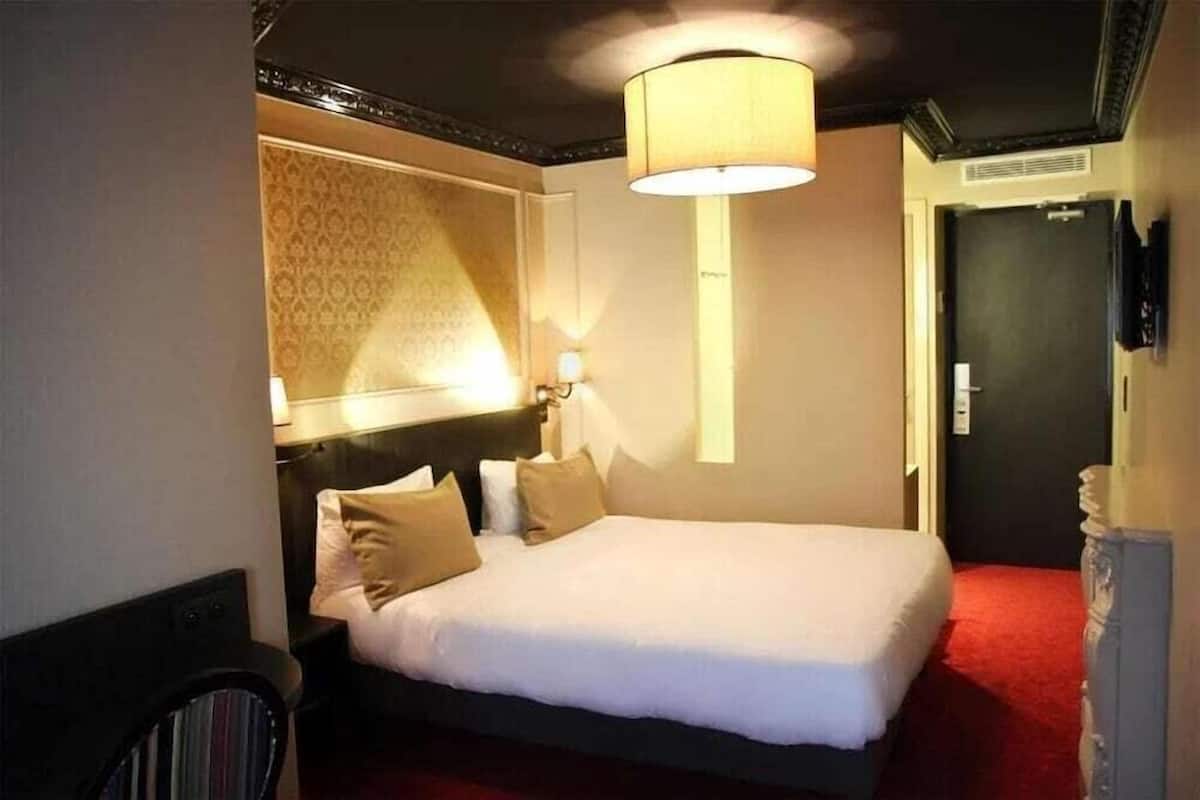 Roupas de cama premium, cofres nos quartos, escrivaninha