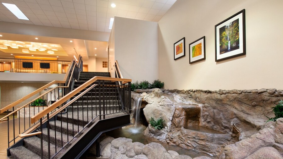 Holiday Inn Airport - Portland by IHG