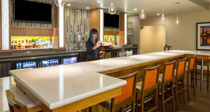 Holiday Inn Airport - Portland by IHG