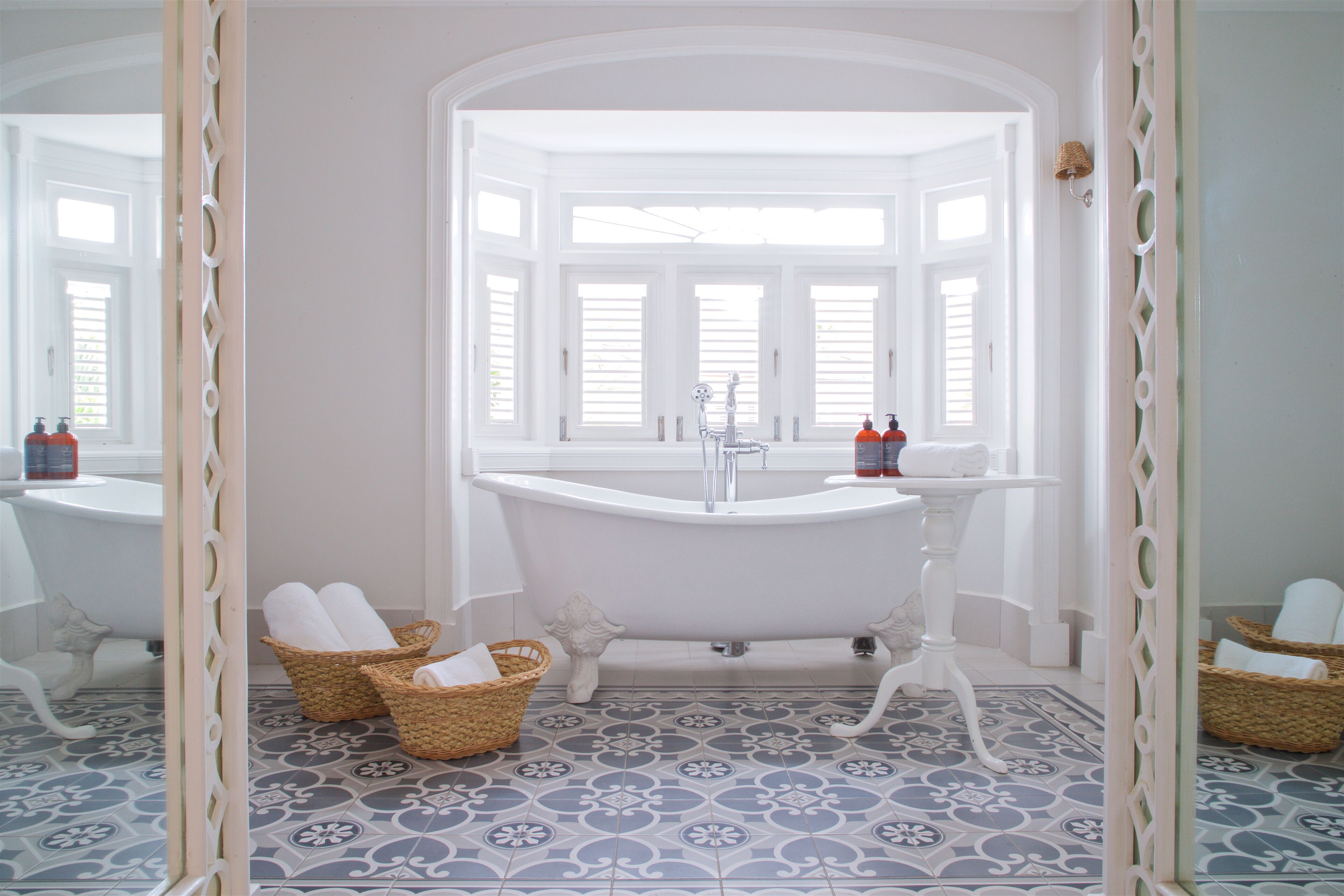 colleton at the great house | bathroom | free toiletries, hair dryer, bathrobes, towels