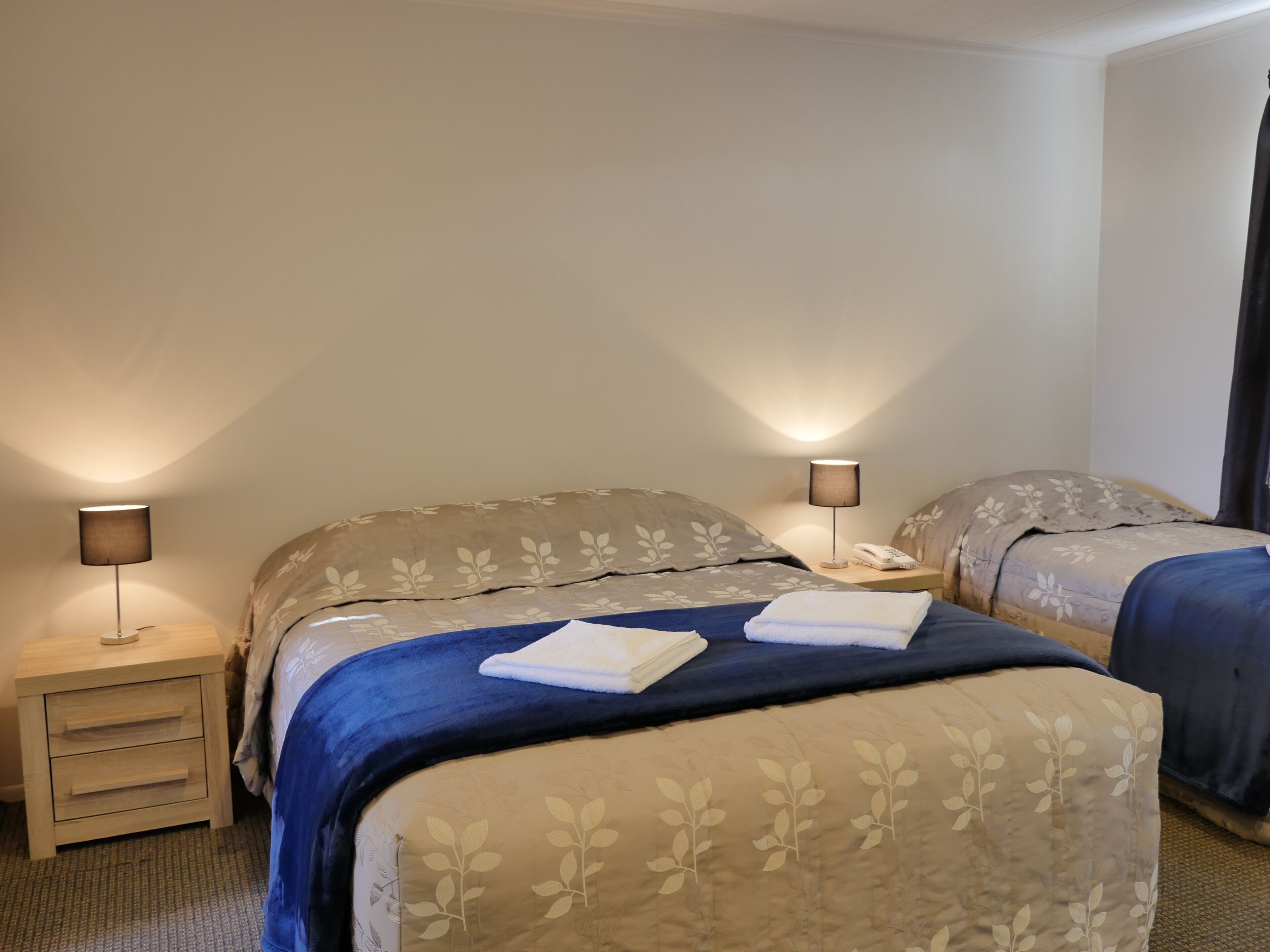 Standard Twin Room, Courtyard View | Seterika/papan seterika, Wi-fi percuma, cadar katil 