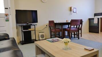 32-inch LCD TV with digital channels, TV