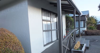 Canterbury Court Motel