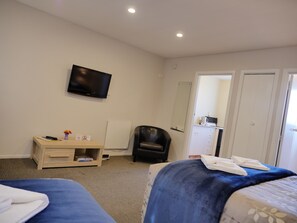 Twin Room | View from room - Econo Lodge Canterbury Court (Christchurch)