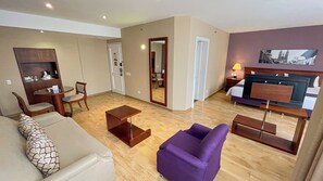 Superior Suite, 1 King Bed (Privilege room) | Pillowtop beds, in-room safe, laptop workspace, blackout drapes - Mercure Alameda Quito (Quito)