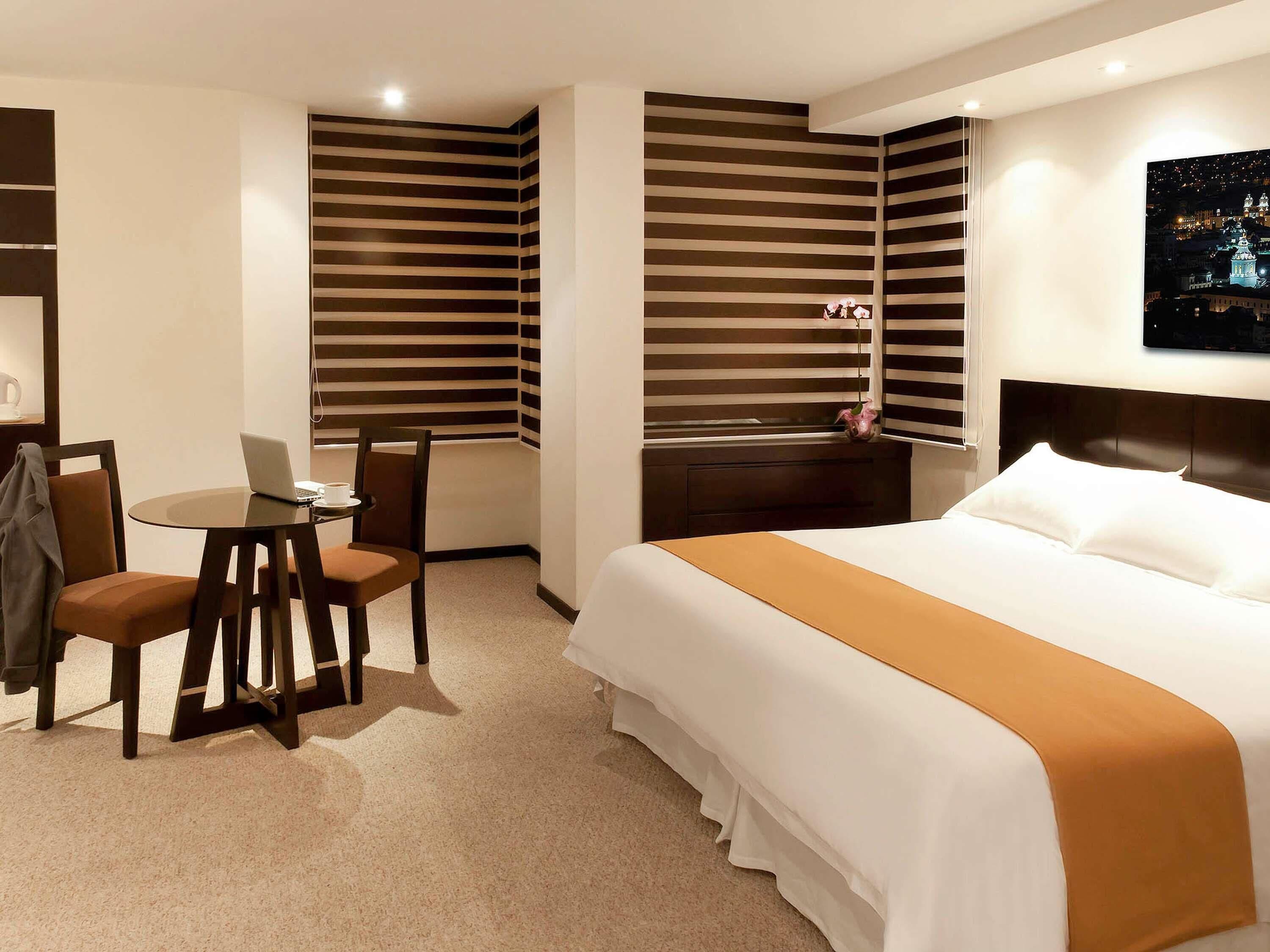 Deluxe Room, 1 Queen Bed | Pillow-top beds, in-room safe, laptop workspace, blackout curtains