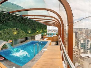 Piscine intérieure
