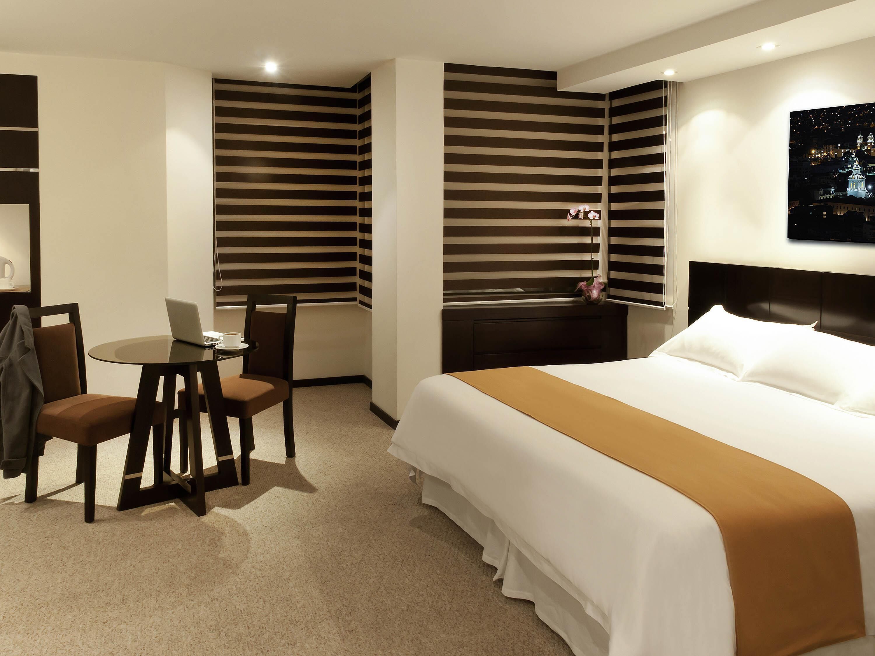 Deluxe Room, 1 Queen Bed | Pillowtop beds, in-room safe, laptop workspace, blackout drapes