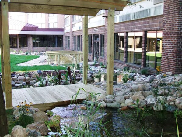 Courtyard - Causeway Bay Hotel (Lansing)