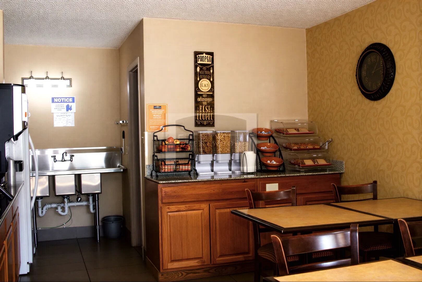 Free continental breakfast 