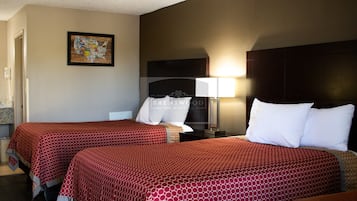 Escritorio, tabla de planchar con plancha, wifi gratis y ropa de cama