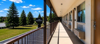 Brentwood Inn & Suites