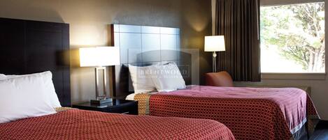 Dobbeltrom, 2 dobbeltsenger | Skrivebord, strykejern/-brett, wi-fi (inkludert) og sengetøy