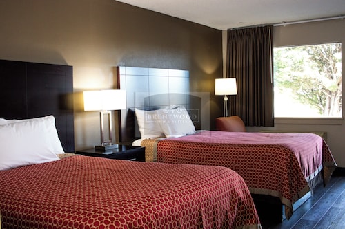 Brentwood Inn & Suites