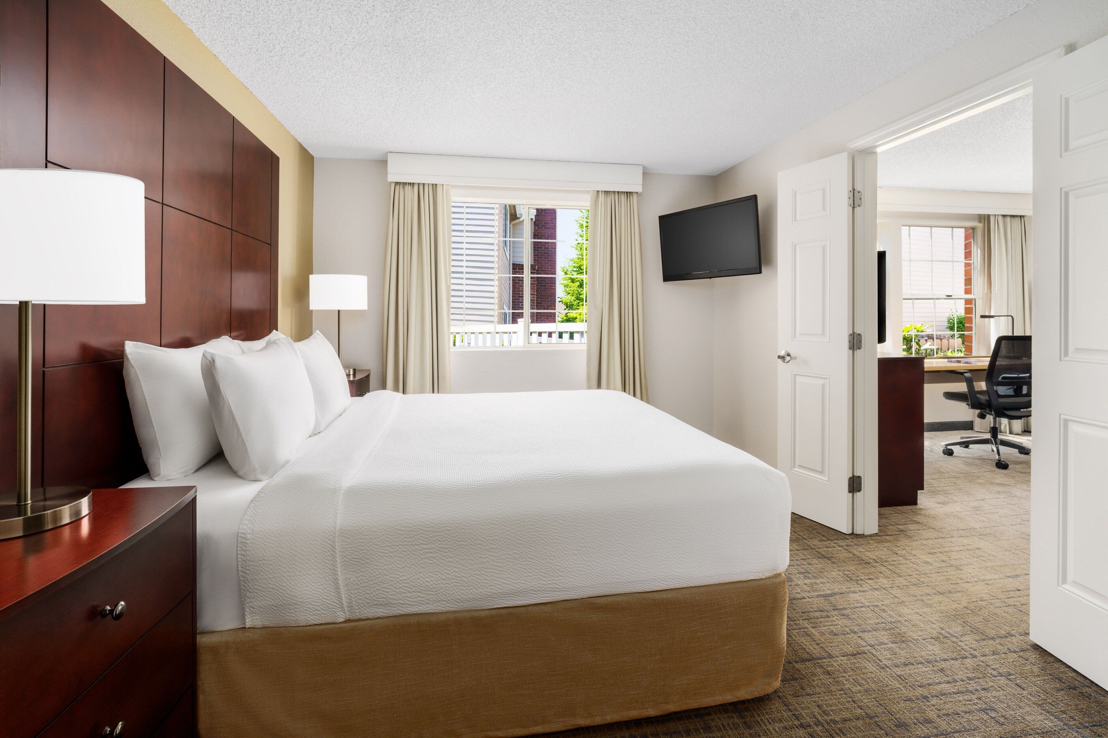 suite, 1 bedroom | desk, iron/ironing board, free cots/infant beds, free wifi