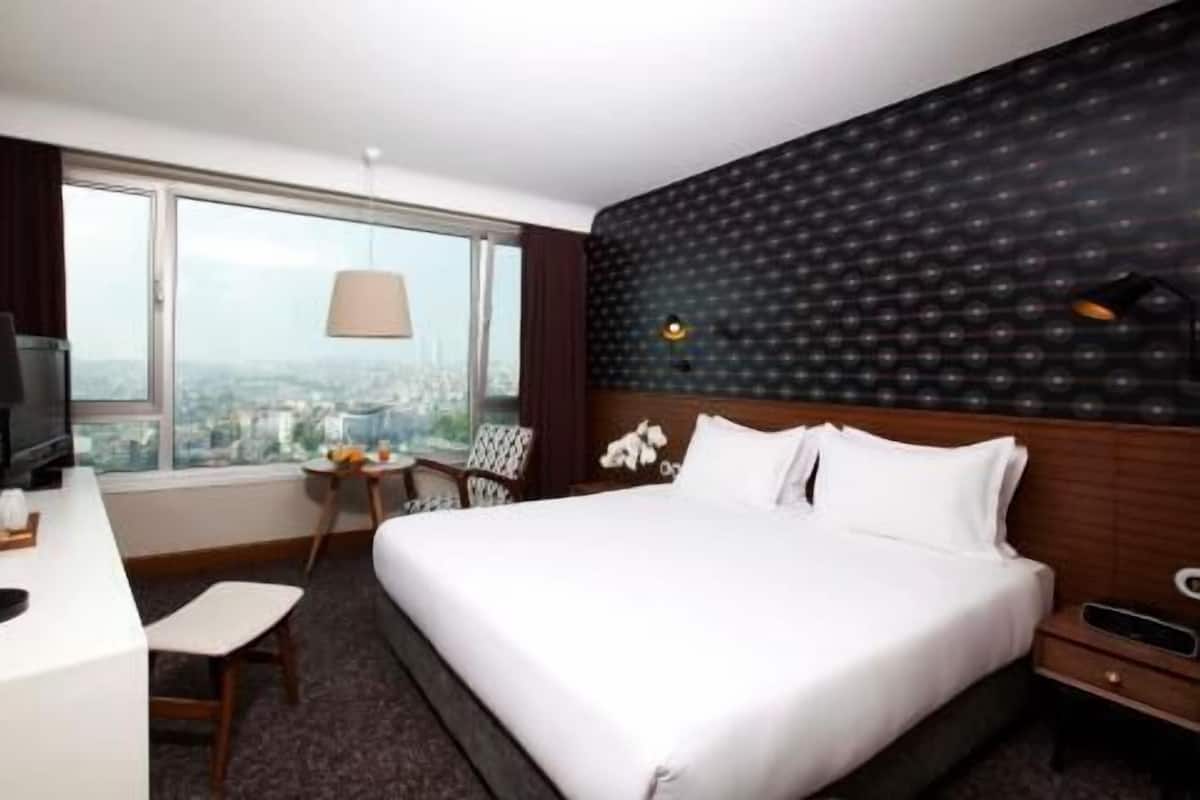 Minibar, in-room safe, desk, blackout drapes