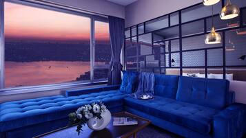 Suite, Bosphorus View | Minibar, Zimmersafe, Schreibtisch, Verdunkelungsvorhänge