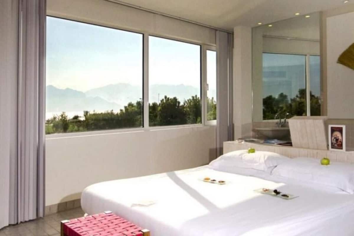 Minibar, in-room safe, desk, blackout drapes