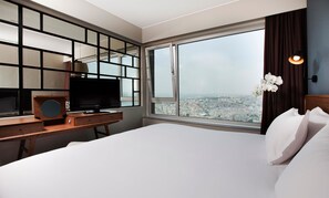 Suite, Bosphorus View | Minibar, in-room safe, desk, blackout drapes